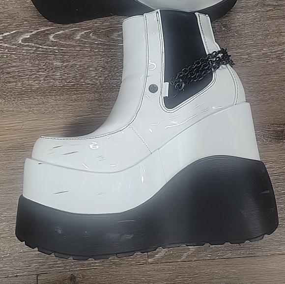 Demonia Void 50 White Platform Boots With Chains Size Womens 8 - Picture 3 of 15